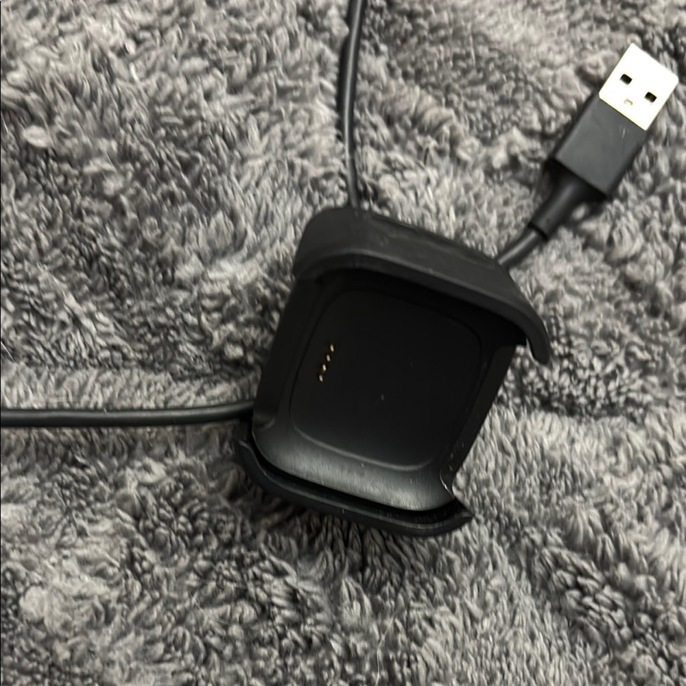 Black Fitbit versa 2 Charger
